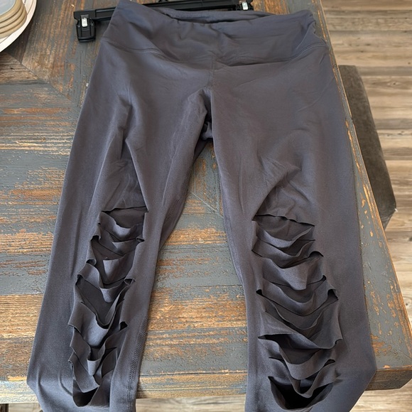 NanaMacs cool composure cut out charcoal leggings. - Picture 2 of 12